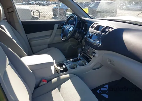 2012 Toyota Highlander Base V6 z USA, uszkodzony, nr VIN 5TDBK3EH6CS107168